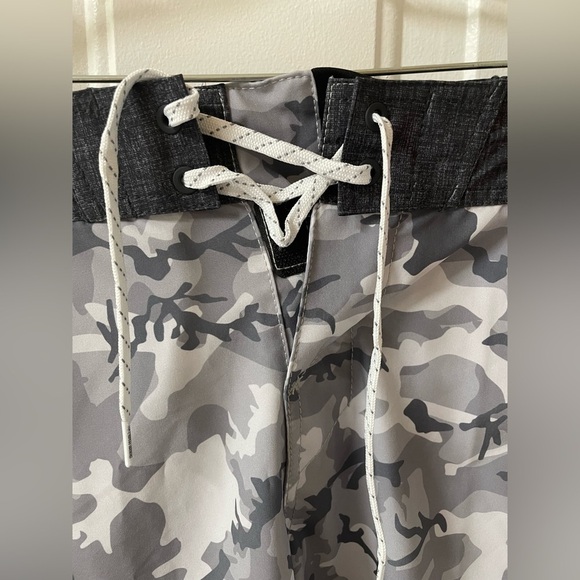 The Endless Summer Men’s 30’ Camouflage Stretch Lite Grey Boardshorts, NWT - Picture 4 of 12